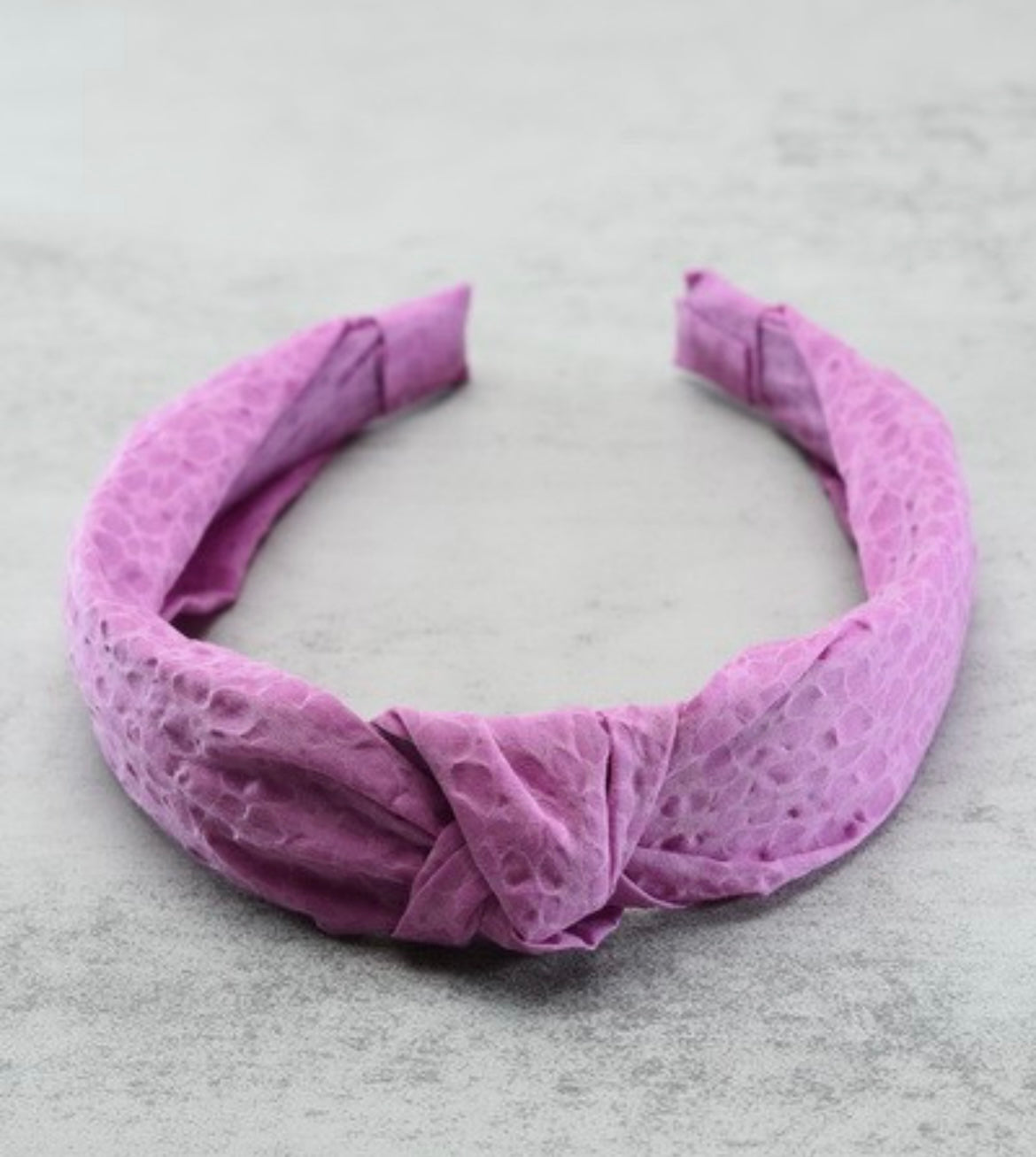 SIGNATURE KNOTTED HEADBAND