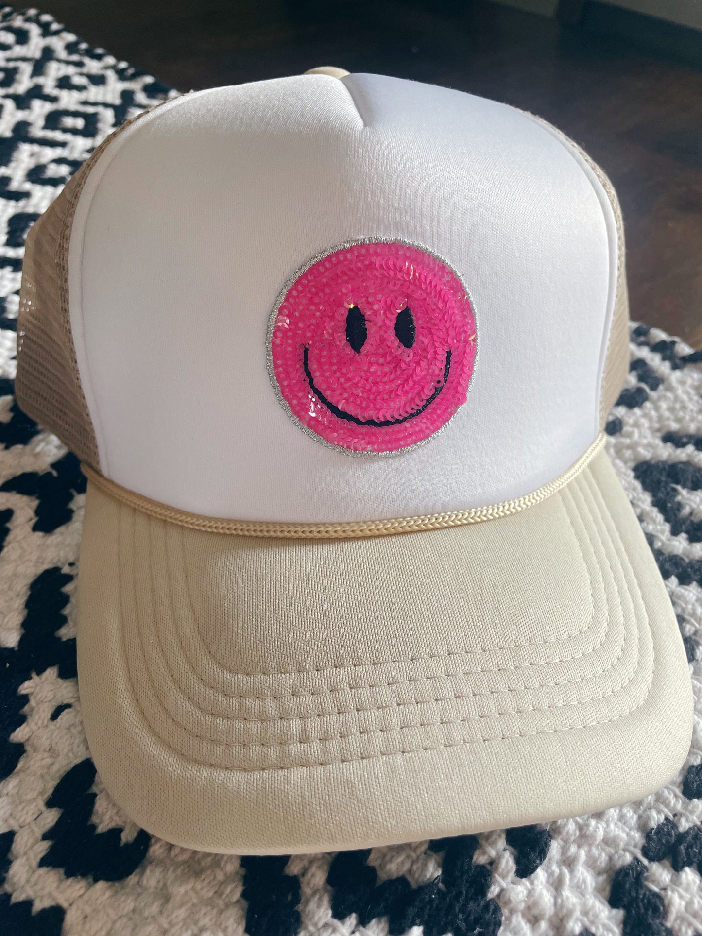 SEQUIN SMILEY TRUCKER HAT
