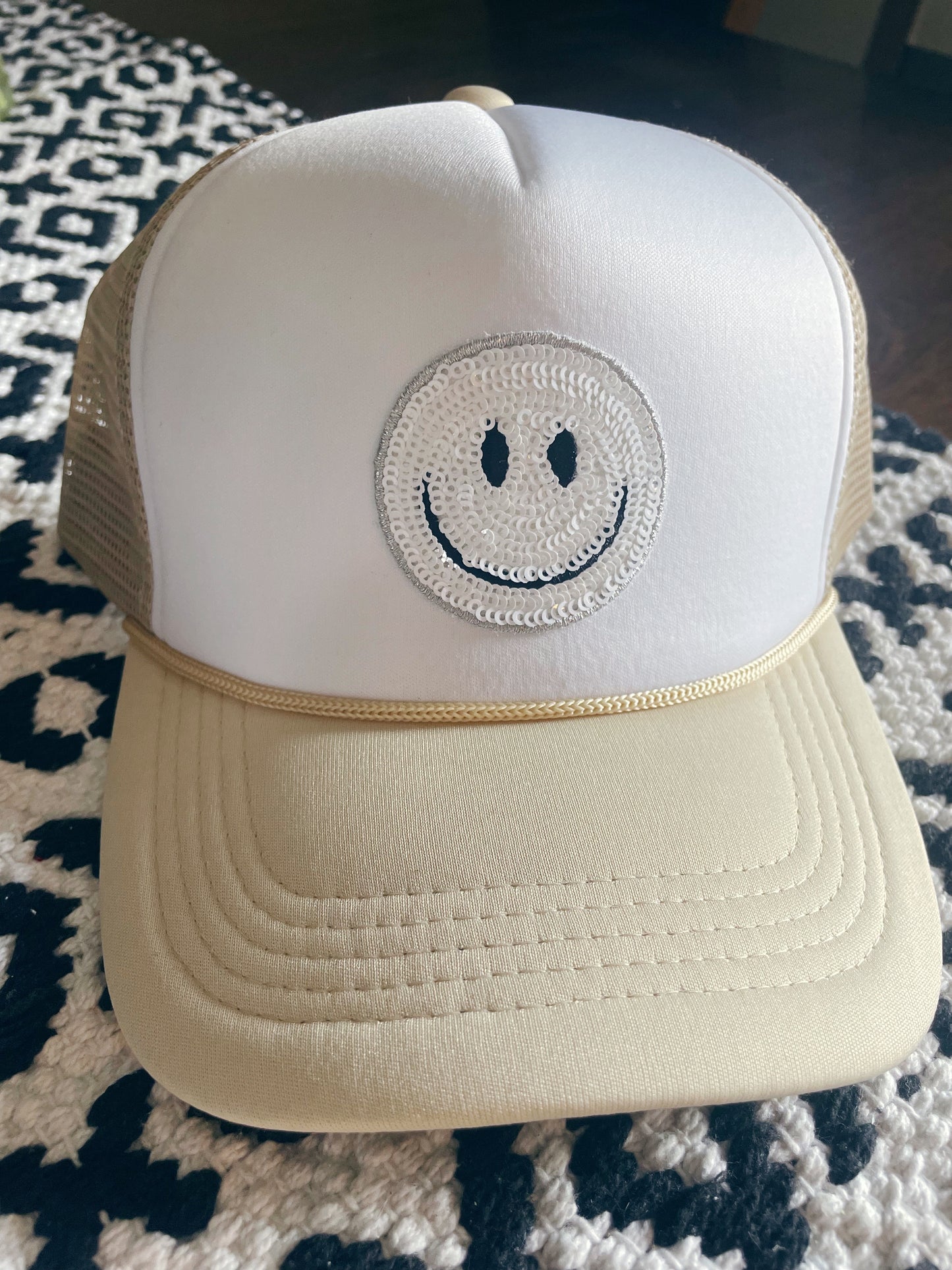 SEQUIN SMILEY TRUCKER HAT