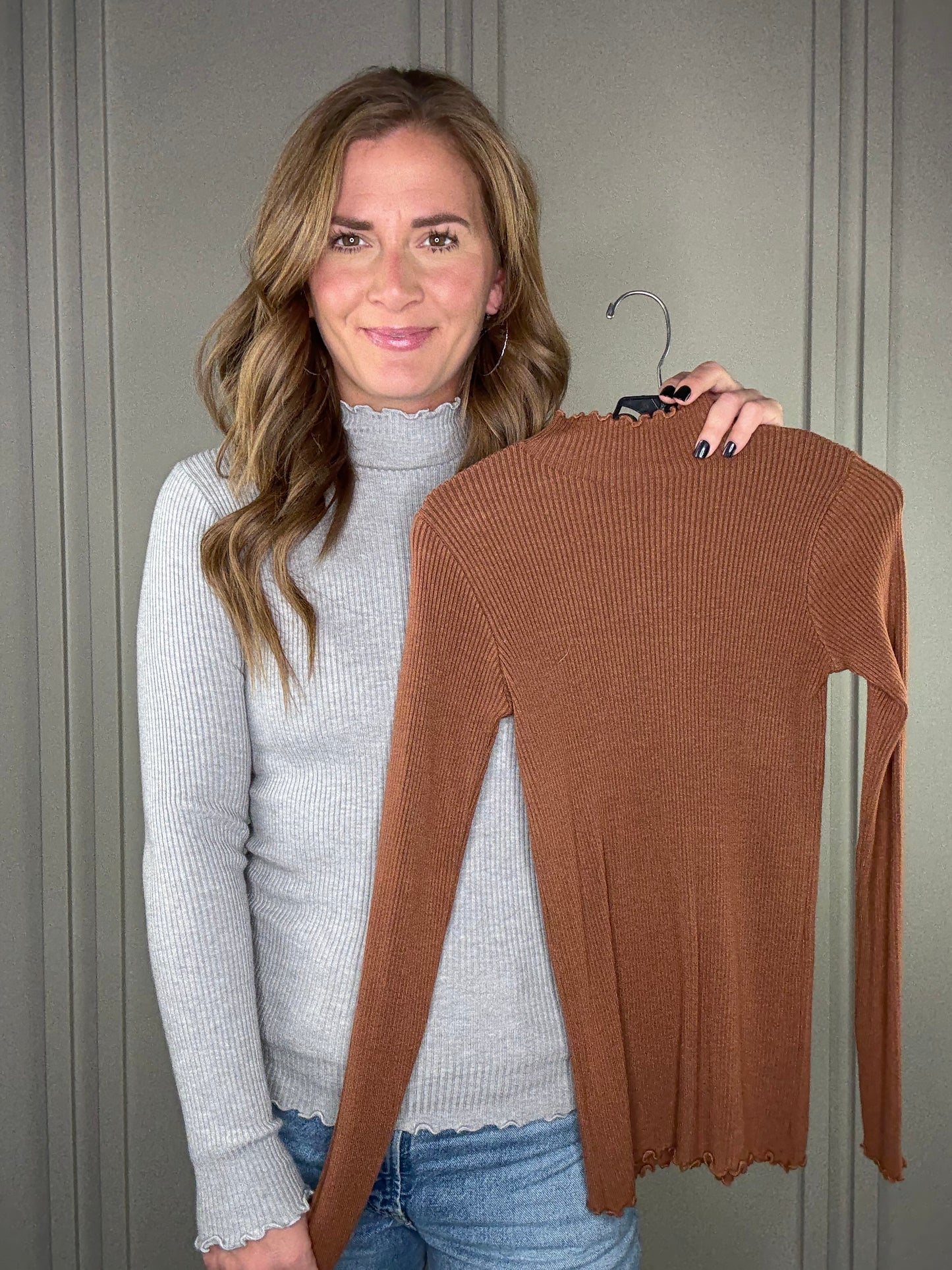 FITTED MOCK NECK SWEATER