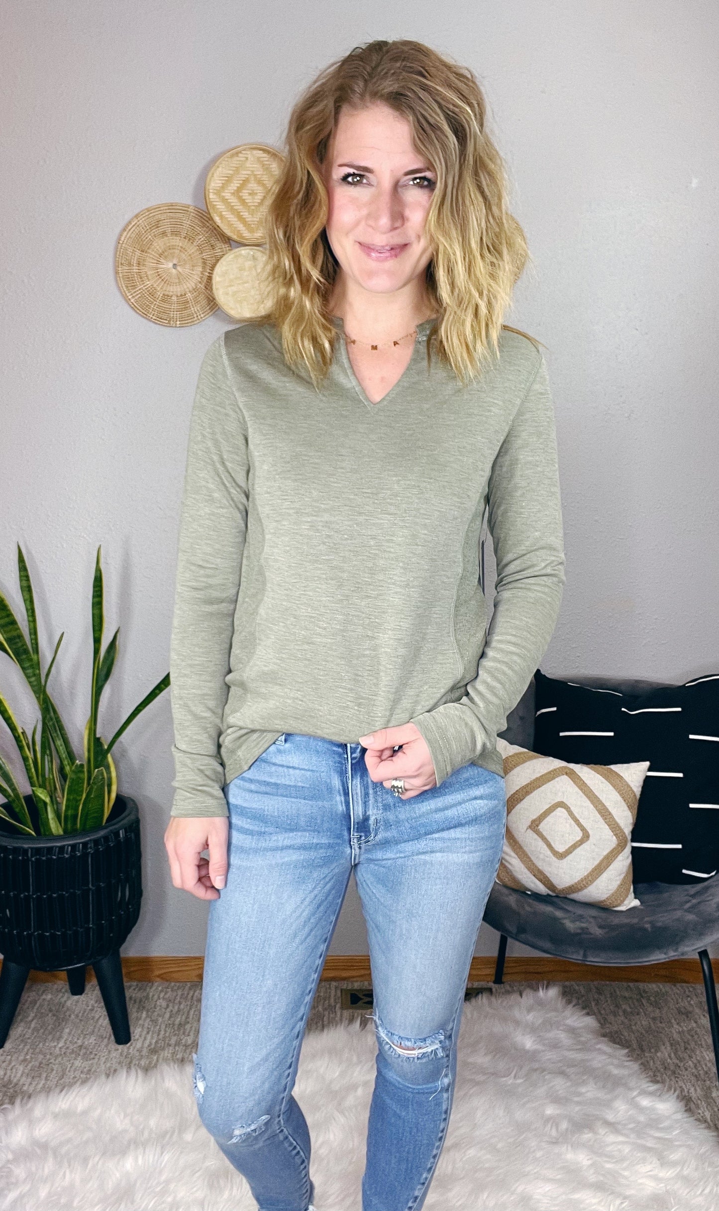 LONG SLEEVE OLIVE PANEL TOP