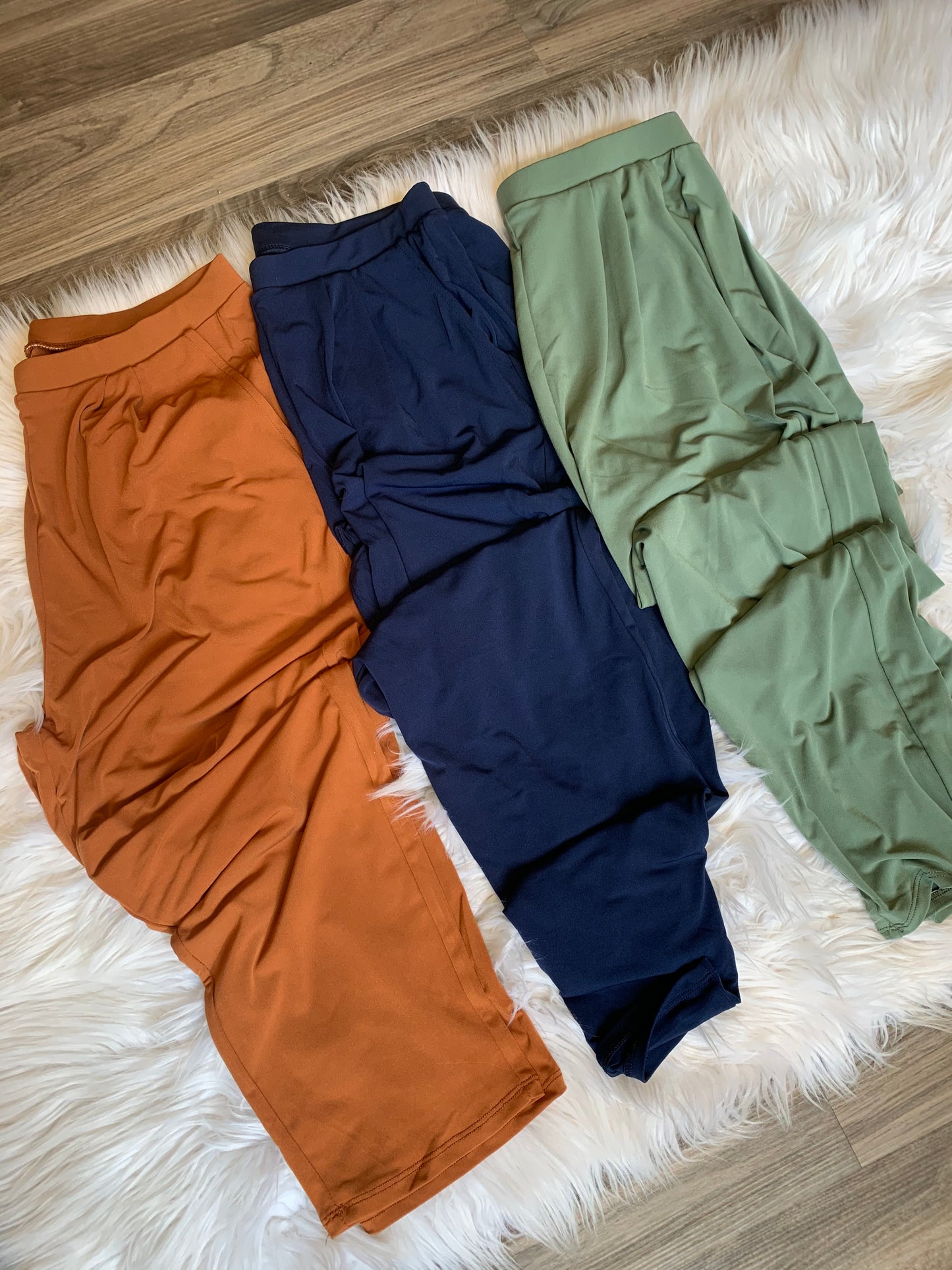 PLEATED WAIST PANTS W/ SIDE POCKETS