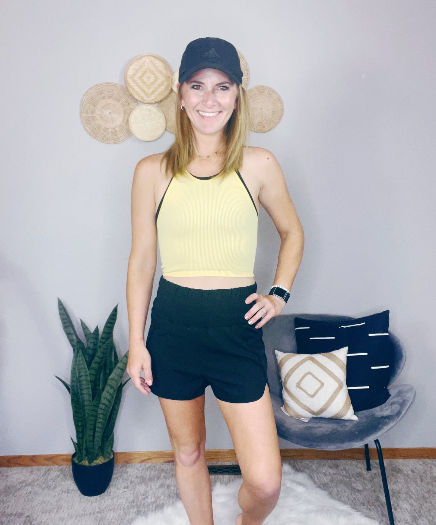 SEAMLESS HALTER CROP