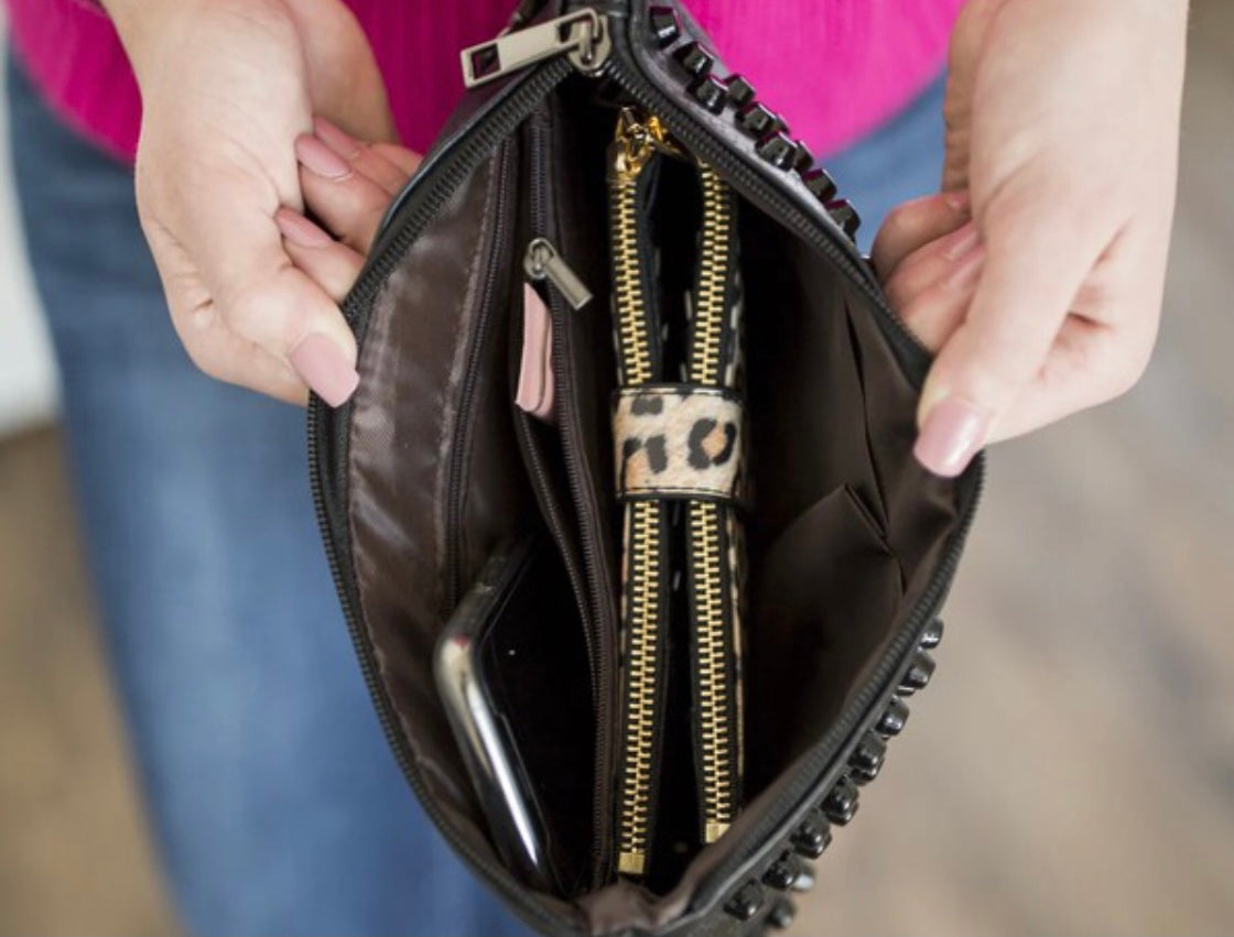 SKYA STUDDED CLUTCH