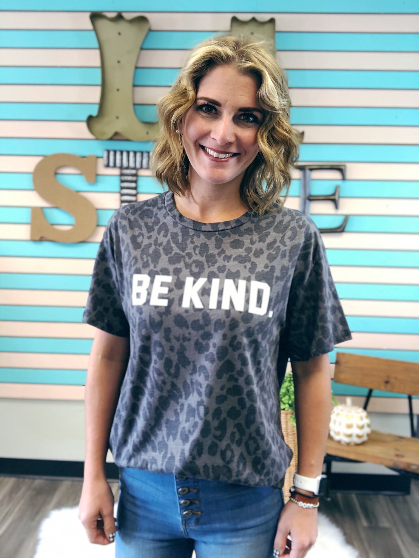 BE KIND LEOPARD TEE
