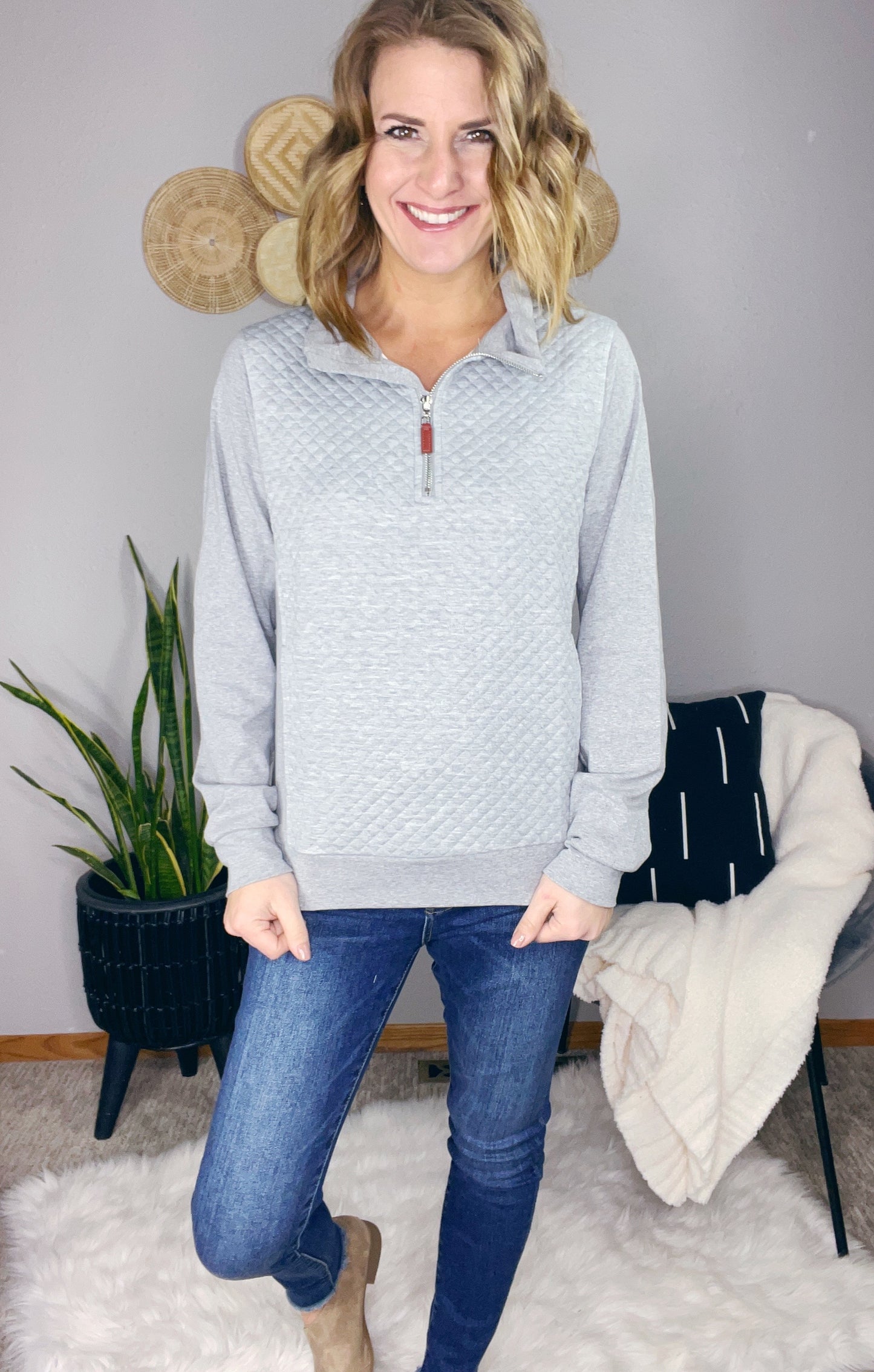 QUILTED FRONT TOP W/ POCKETS