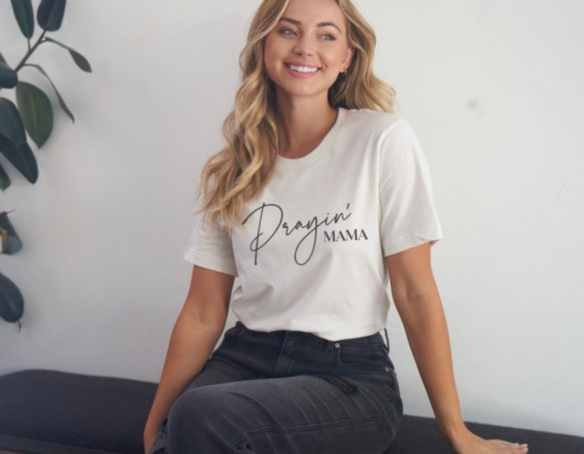 PRAYIN’ MAMA GRAPHIC TEE