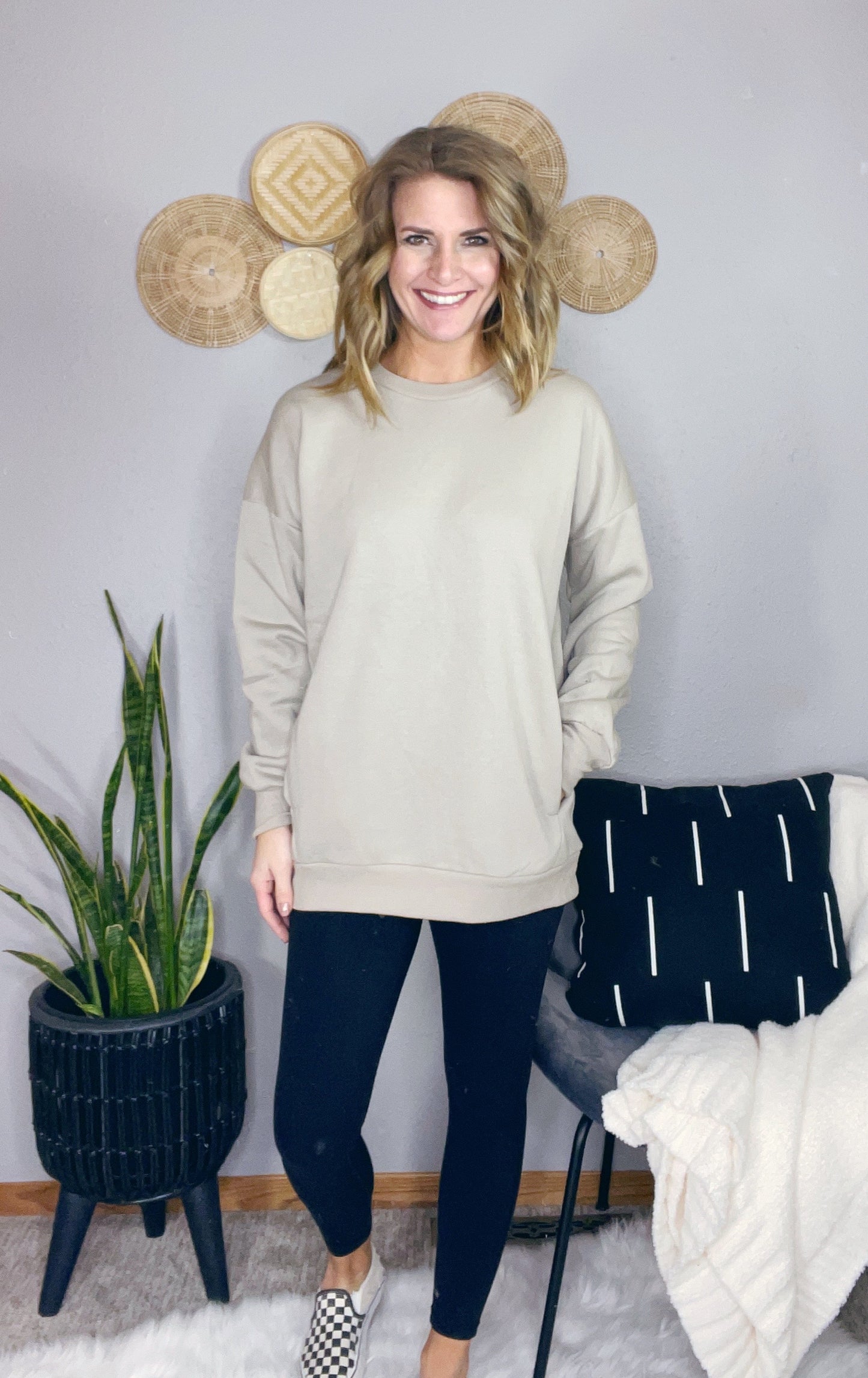 LONG SLEEVE SWEATSHIRT W/ SIDE POCKETS