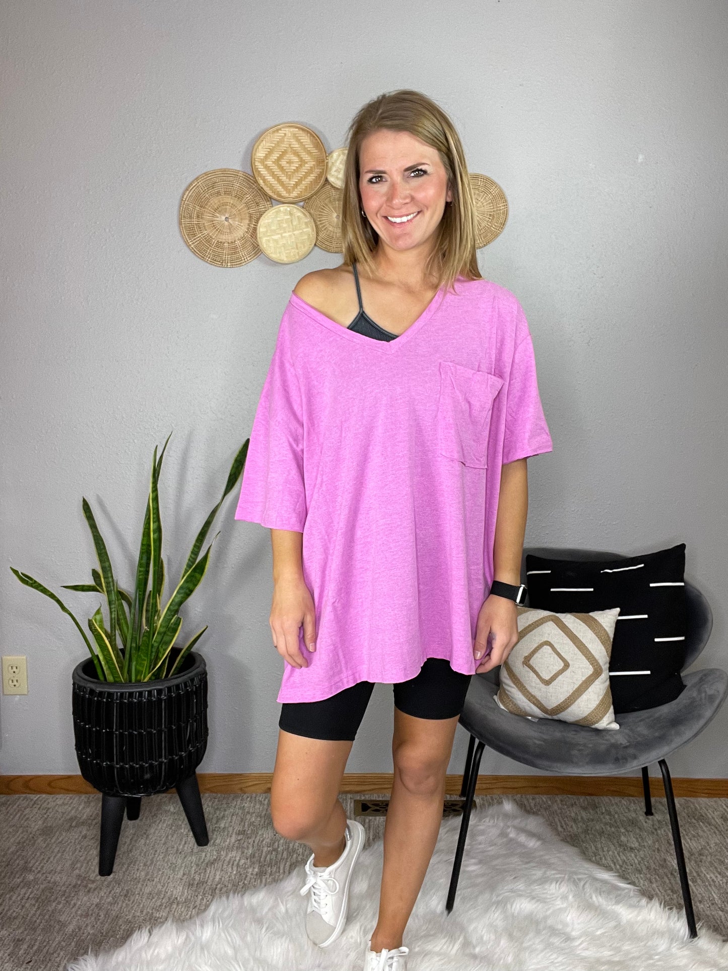 V-NECK BOYFRIEND TEE
