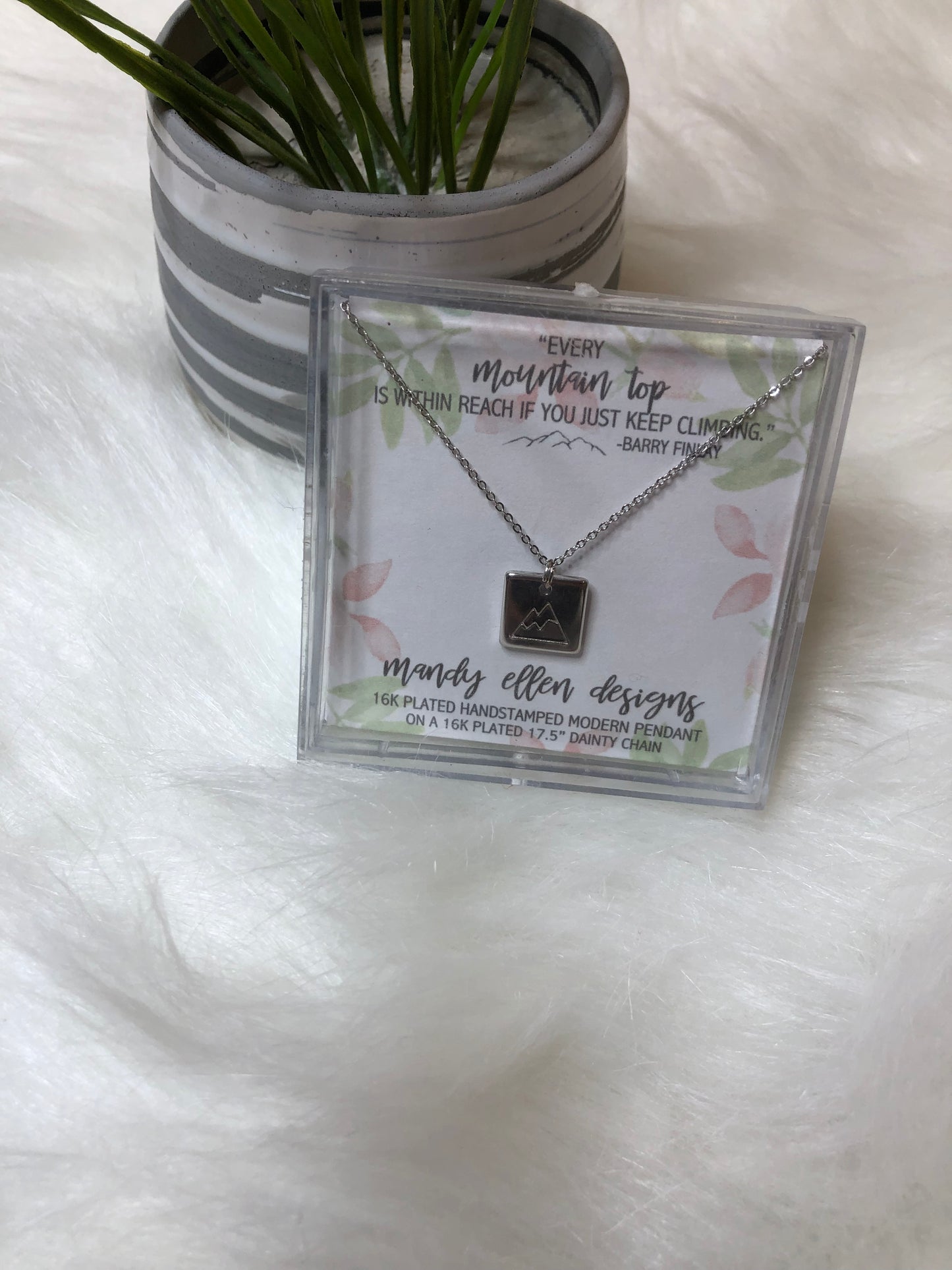 MOUNTAIN NECKLACE