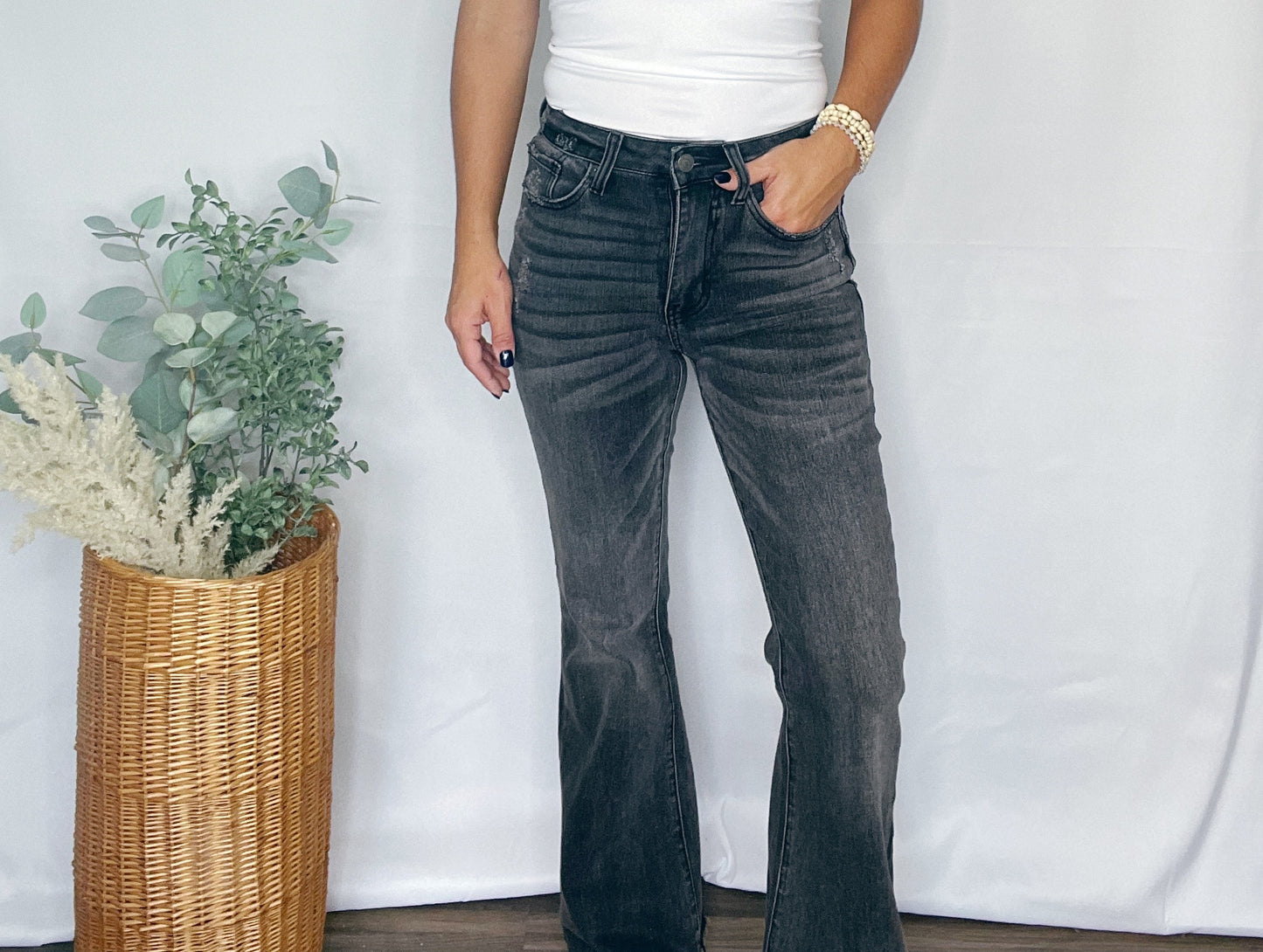 RAW HEM FLARE JEANS