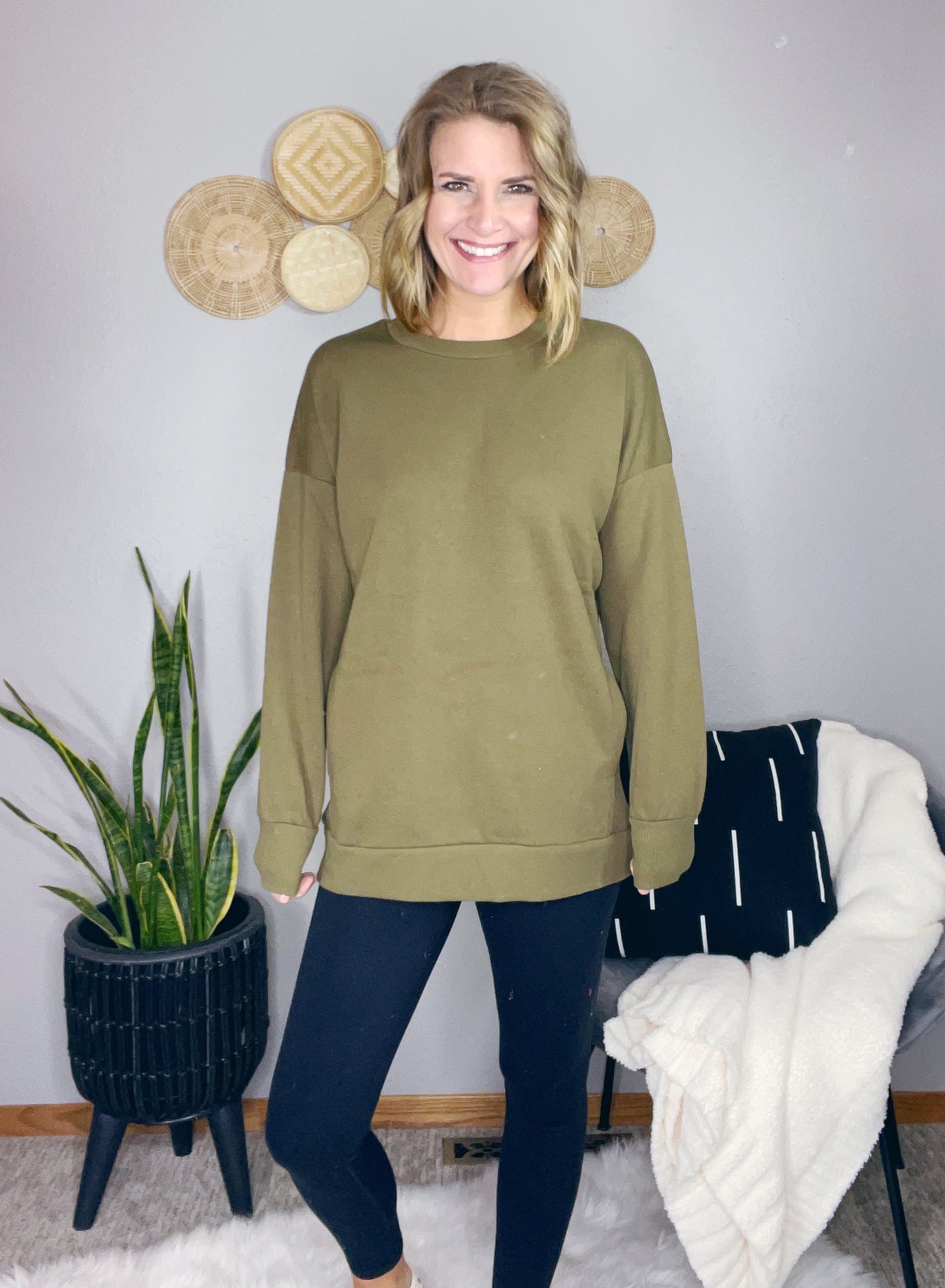 LONG SLEEVE SWEATSHIRT W/ SIDE POCKETS