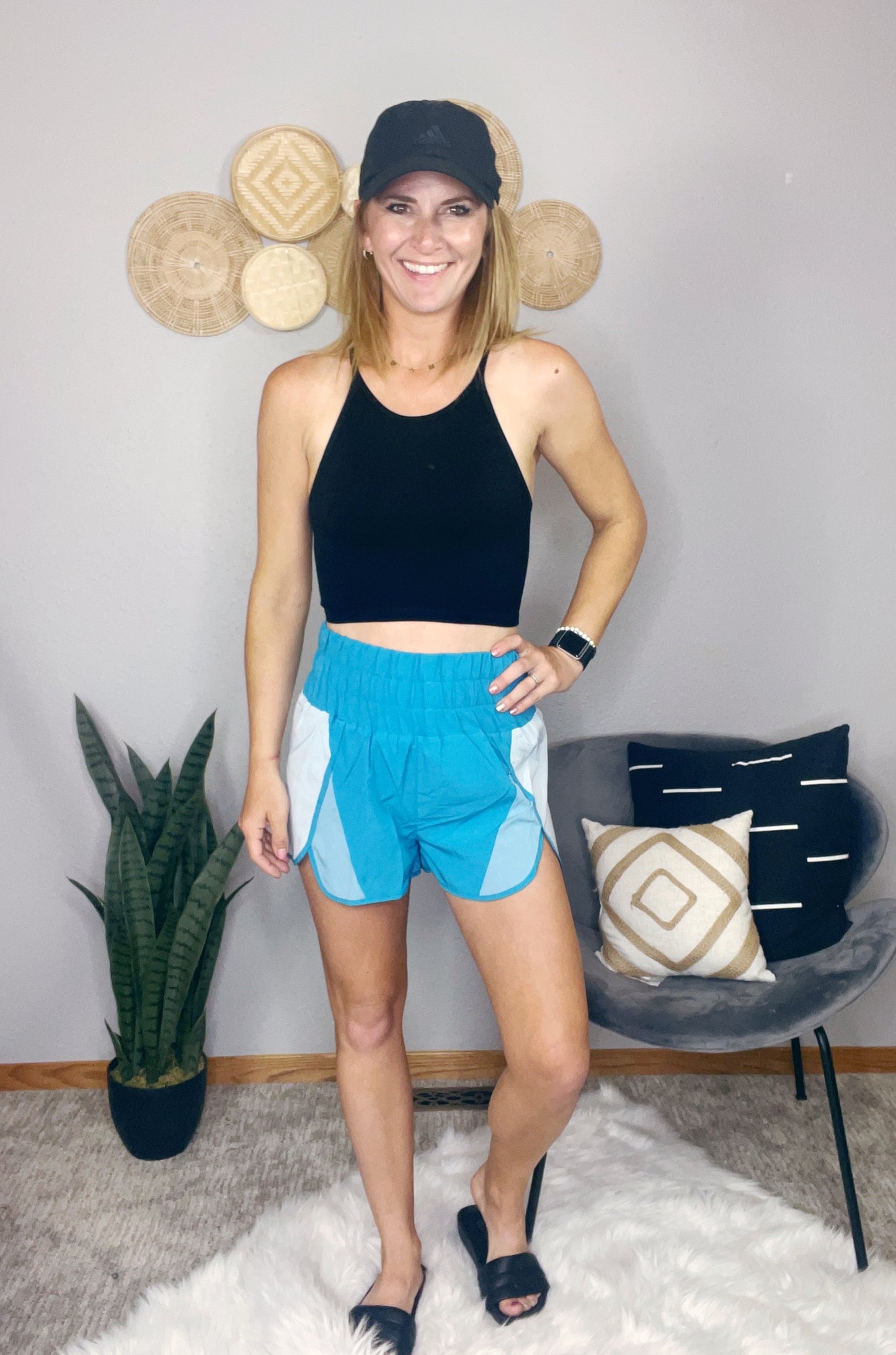 SEAMLESS HALTER CROP
