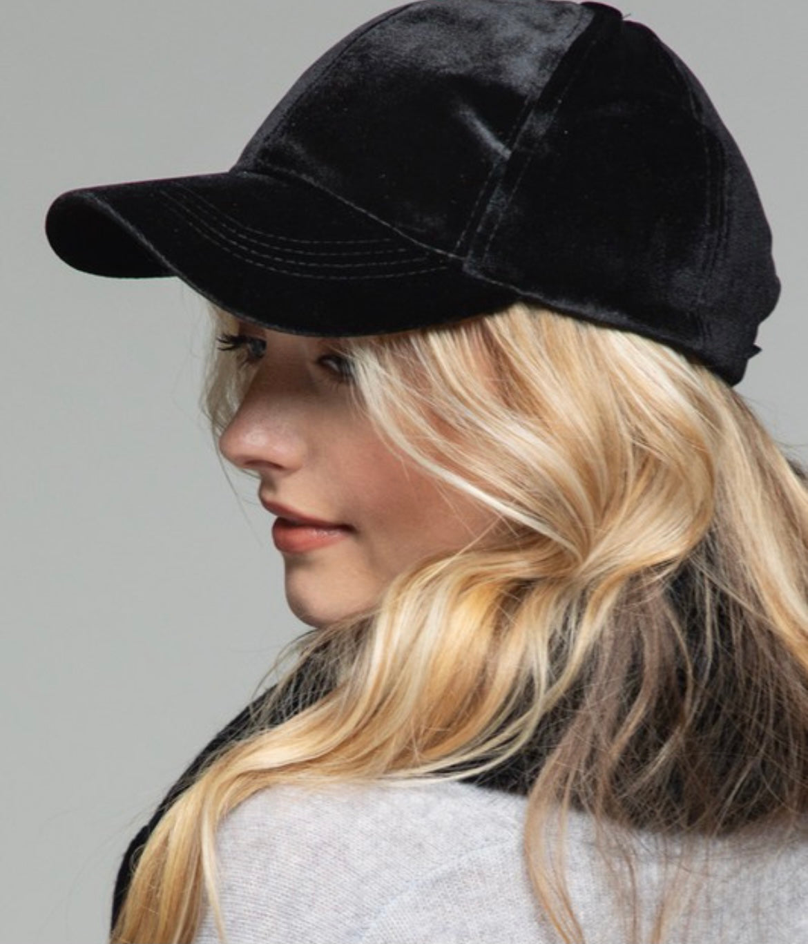 CASUAL VELVET BASEBALL CAP WITH VELCRO CLOSURE