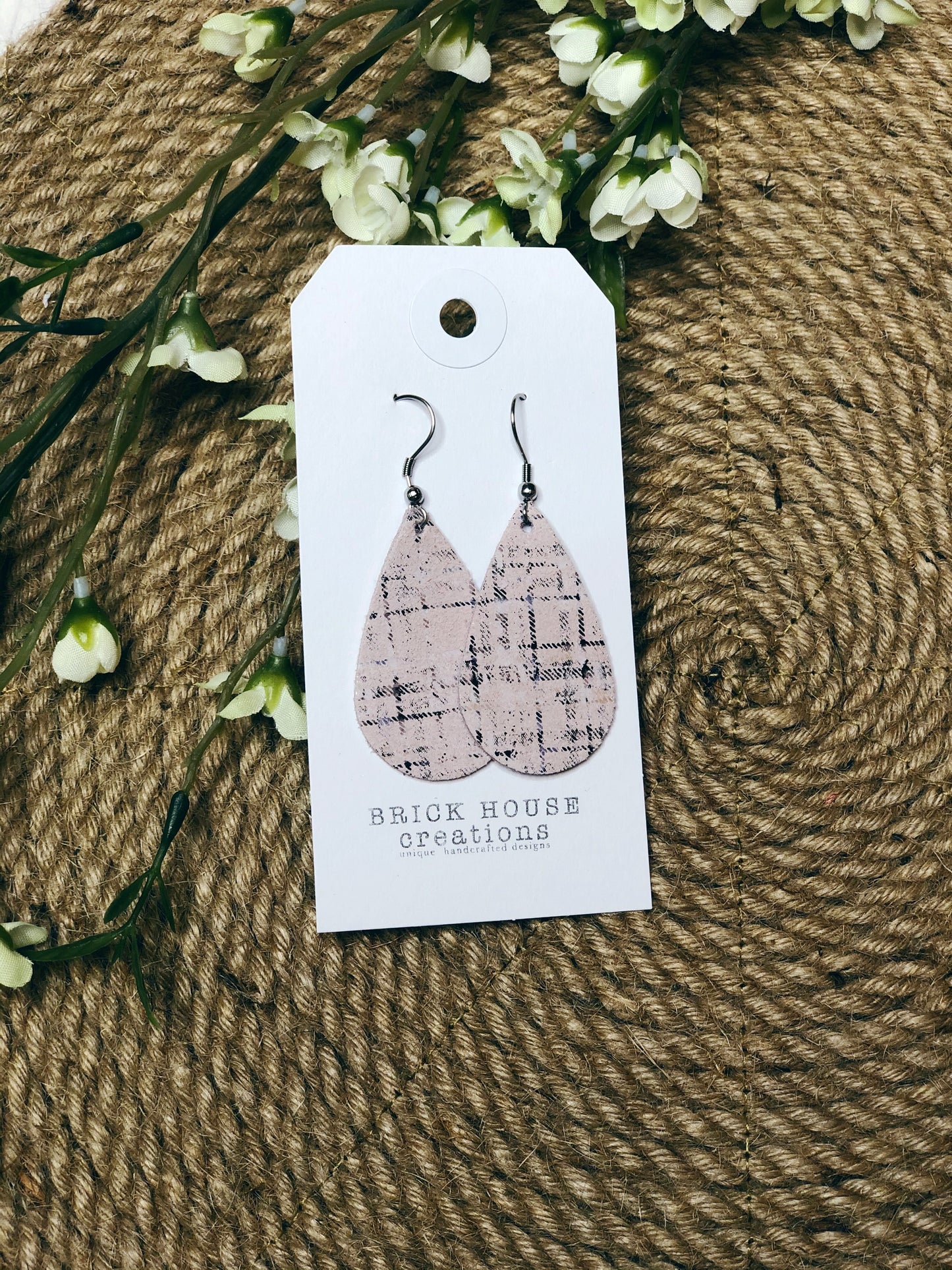 BLUSH PINK LINE LEATHER EARRING