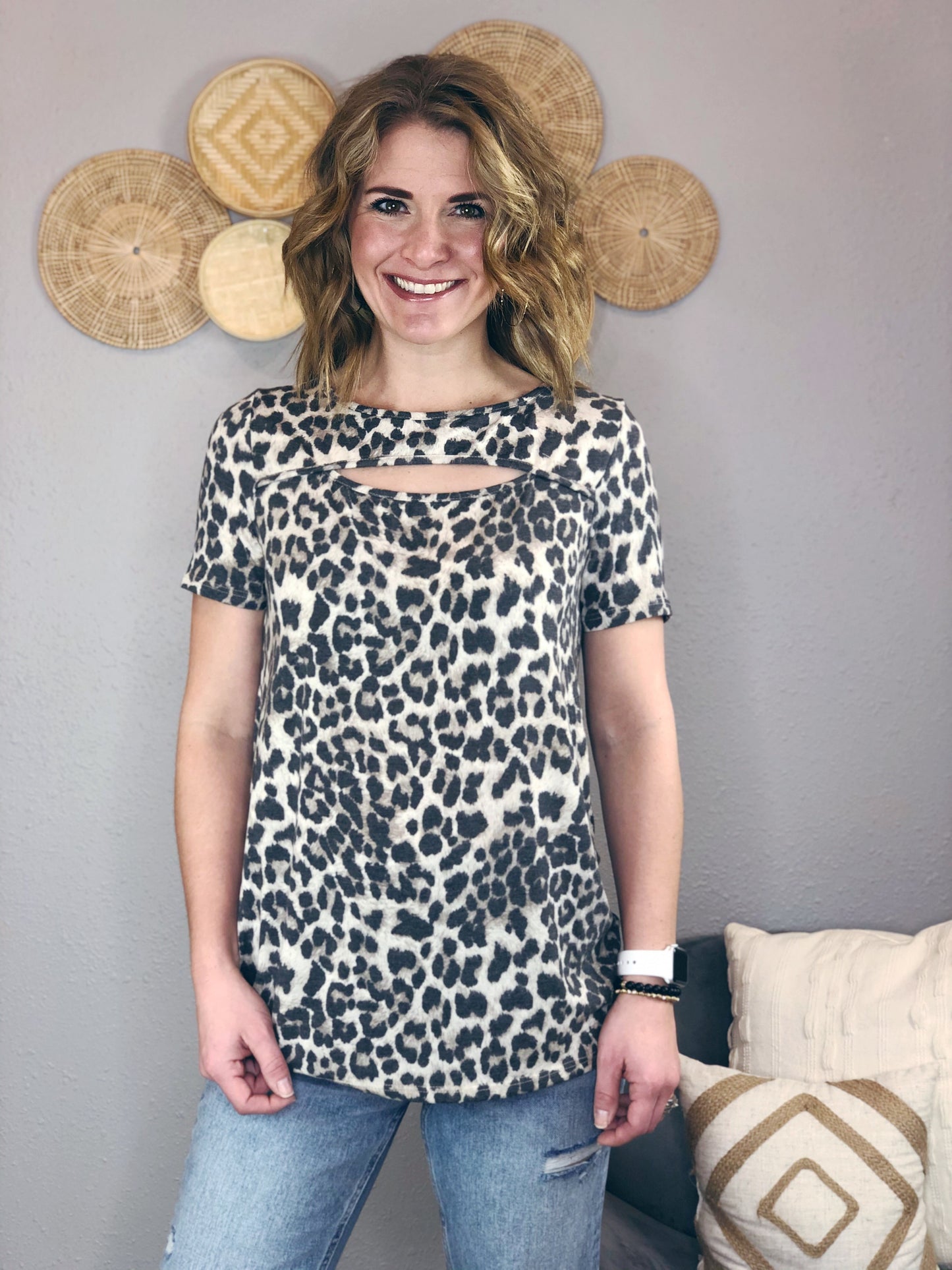 LEOPARD TEE W/ FRONT CUT OUT