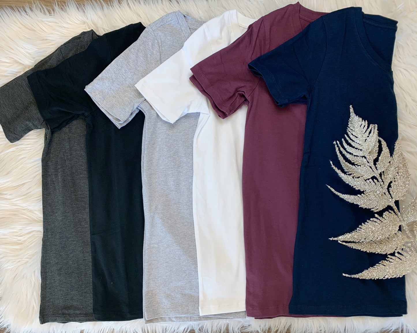 V-NECK BASIC TEE
