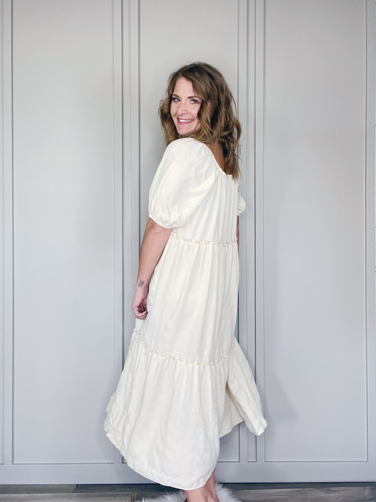 SEERSUCKER SHORT SLEEVE CREAM MIDI DRESS