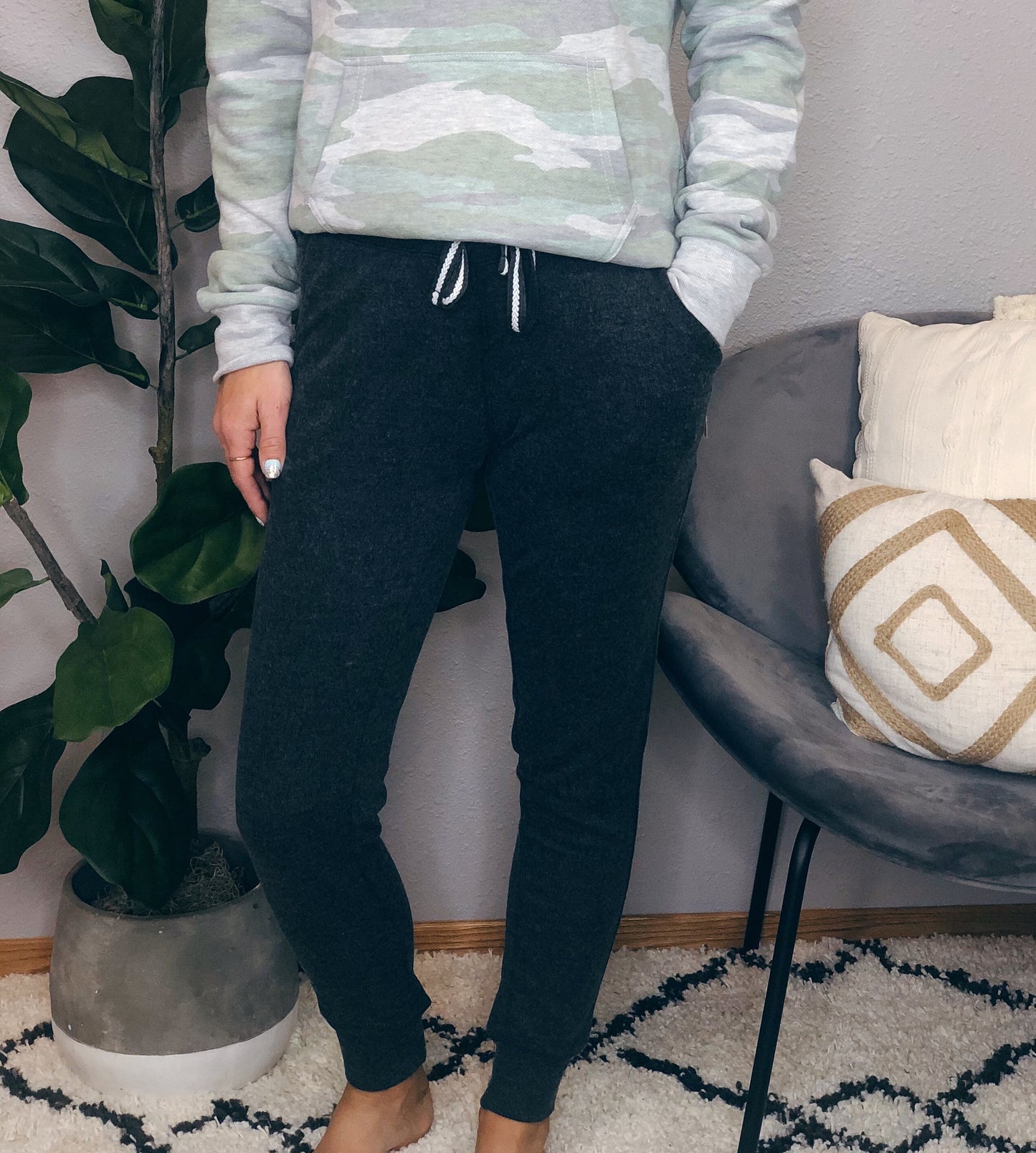 GREY JOGGER