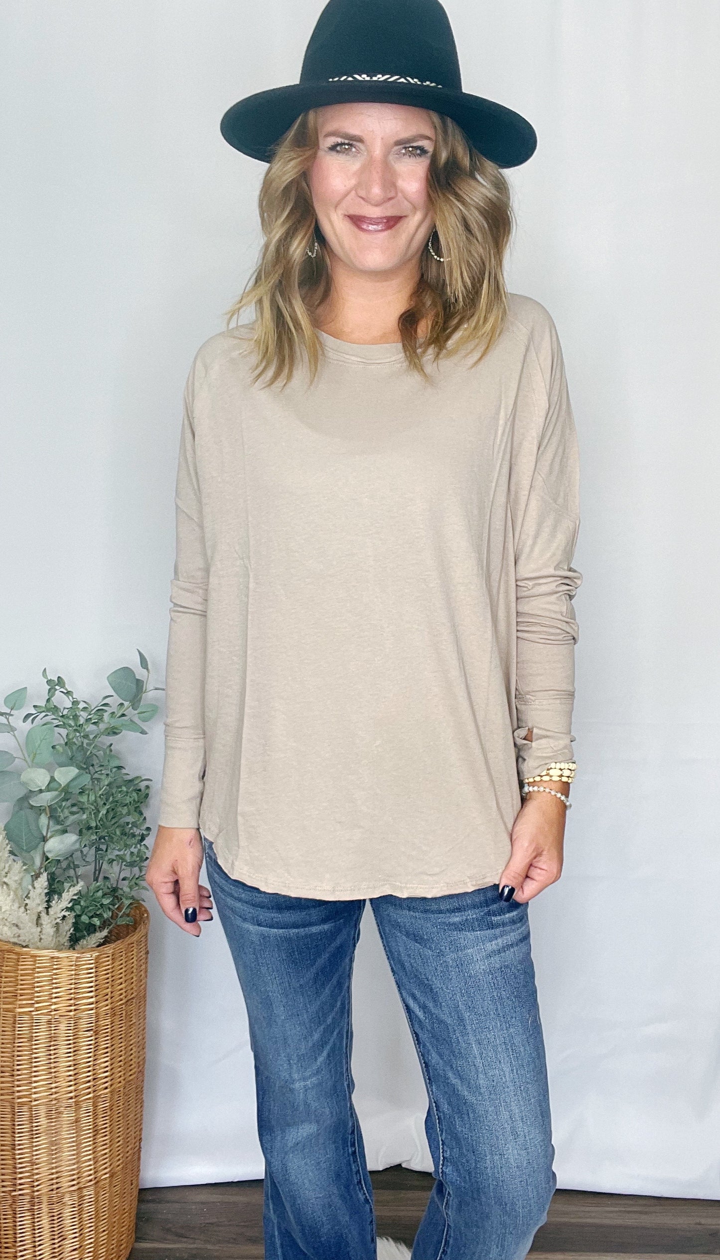 COTTON RAGLAN SLEEVE THUMBHOLE TOP