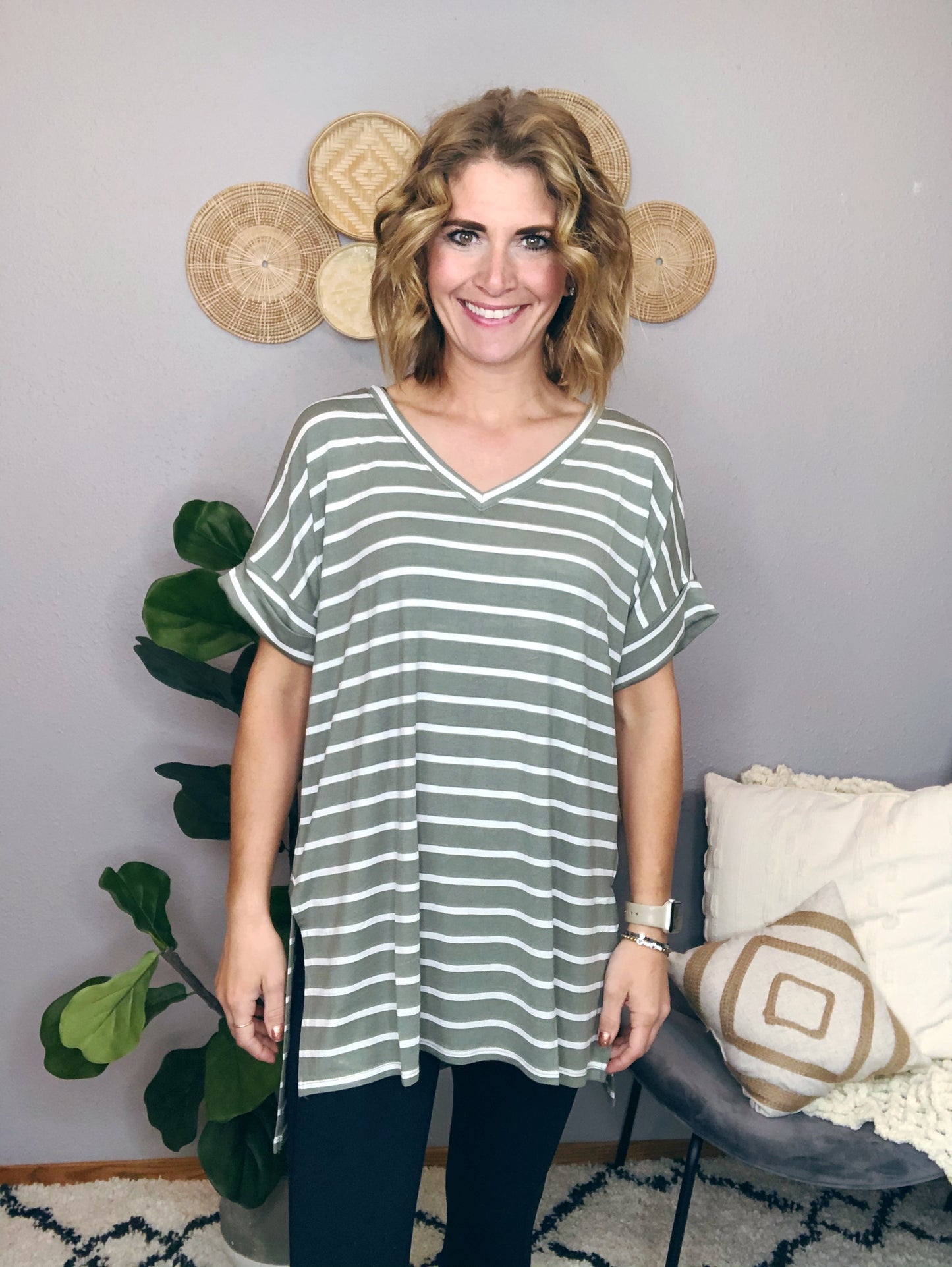 STRIPED ROLL TAB SLEEVE TEE