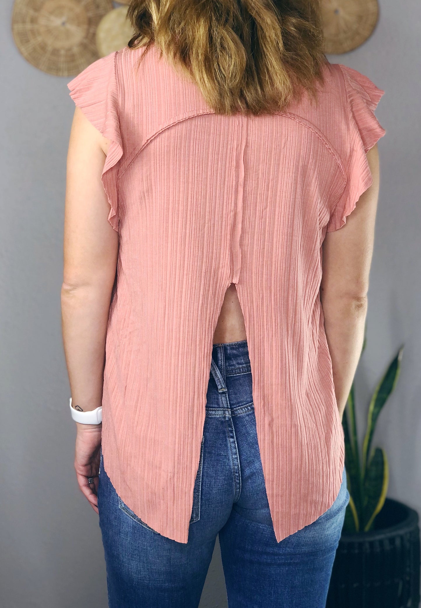 RUFFLE SLEEVE SPLIT BACK TEE