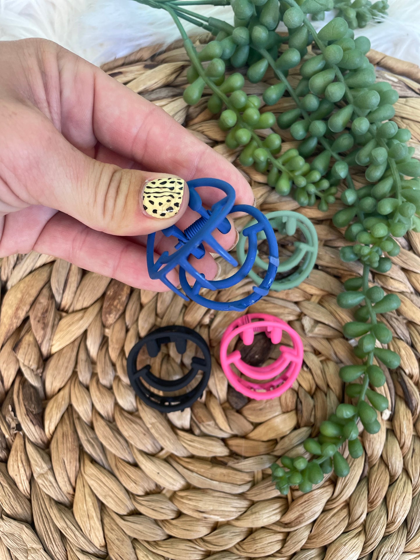 SMILEY FACE CLIP