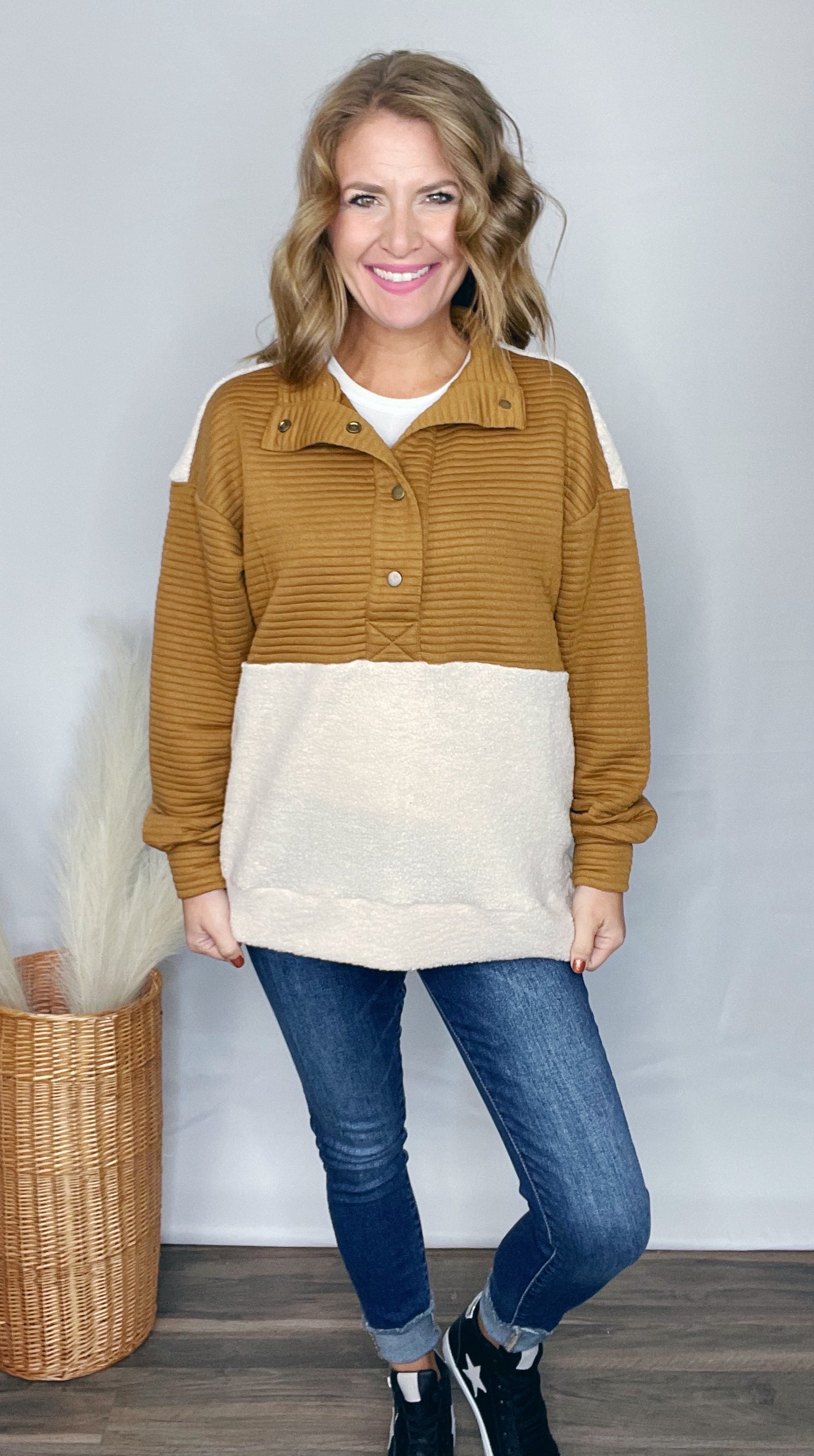 FLEECE FRONT BUTTON TOP