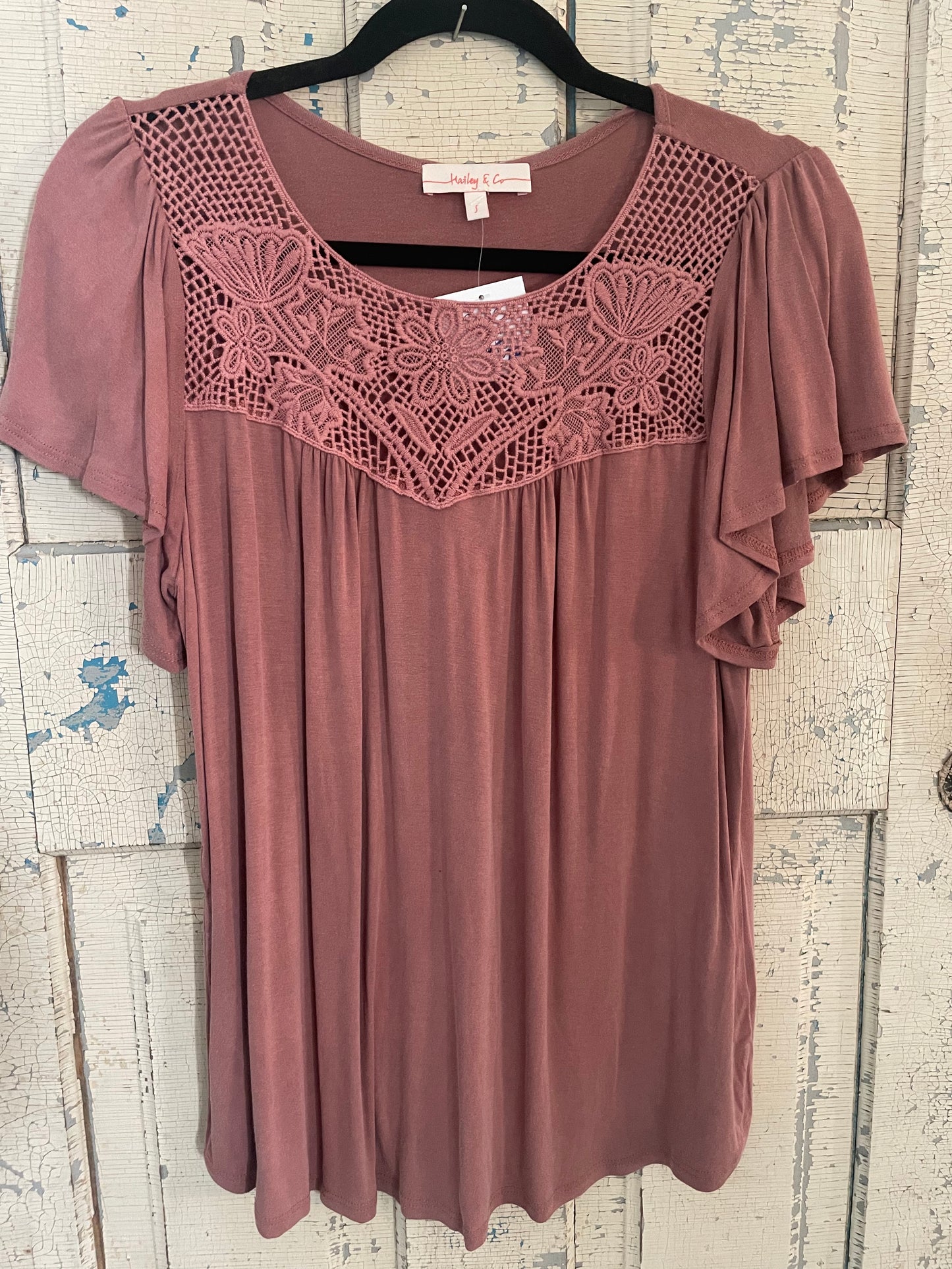 SHORT SLEEVE LACE DETAIL TOP