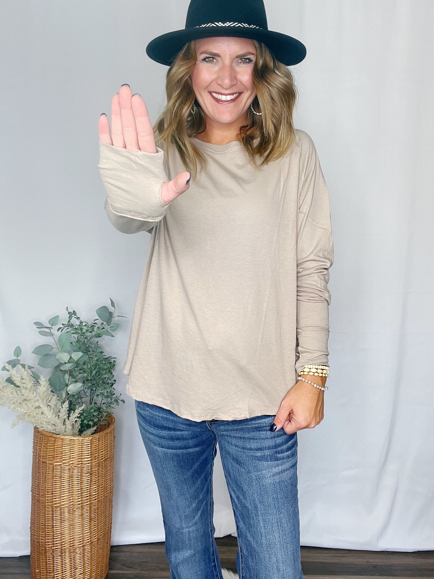 COTTON RAGLAN SLEEVE THUMBHOLE TOP