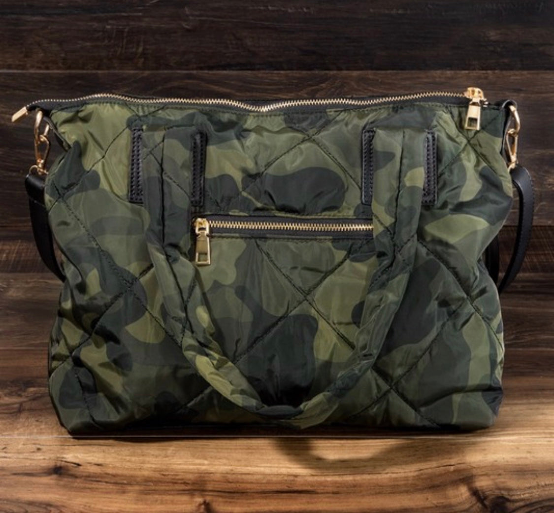 CAMO PUFFER BAG