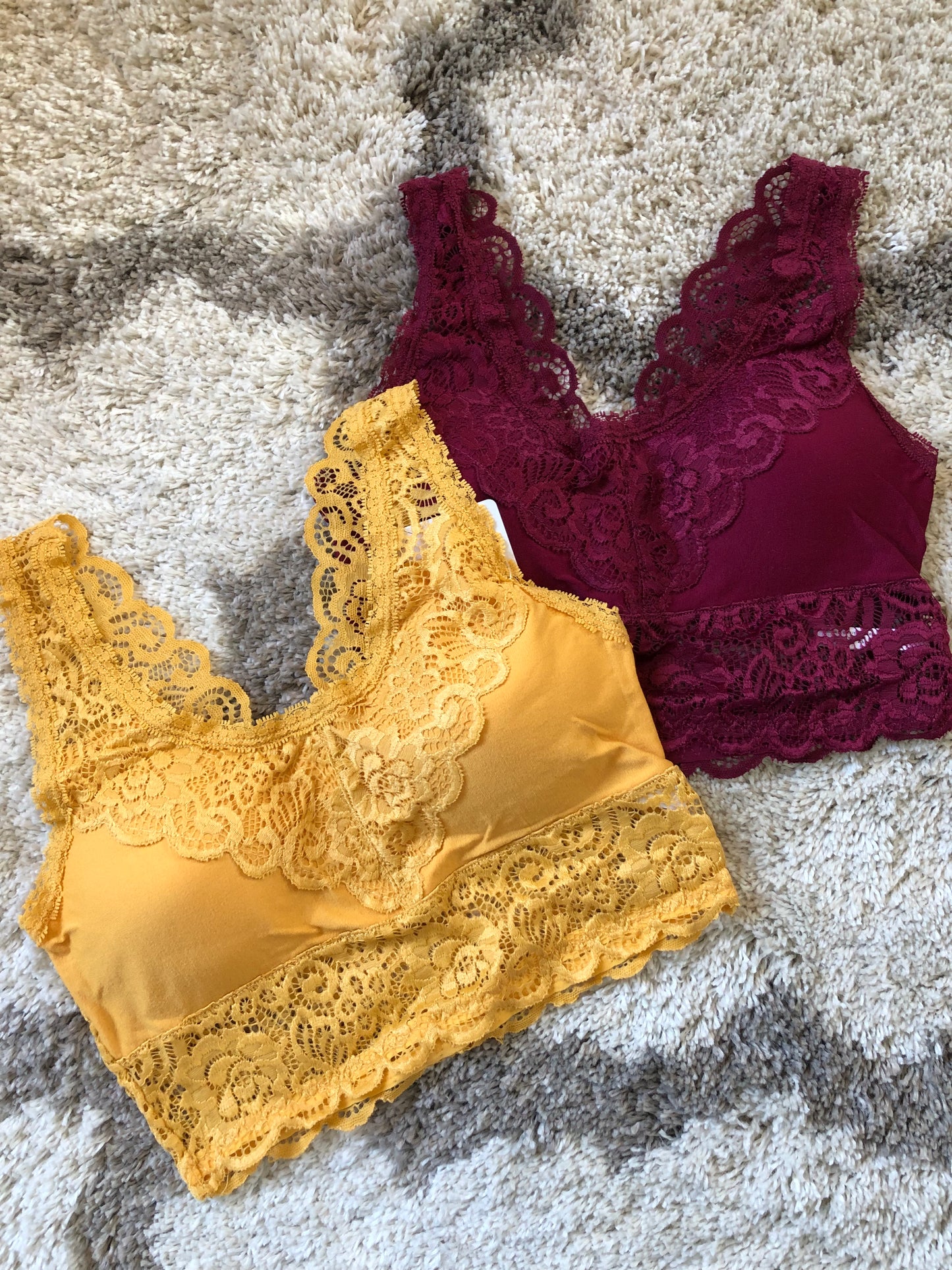 THICK LACE PADDED BRALETTE