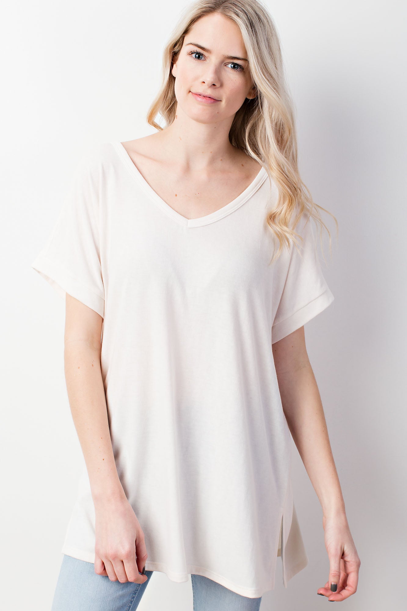 V-NECK TEE