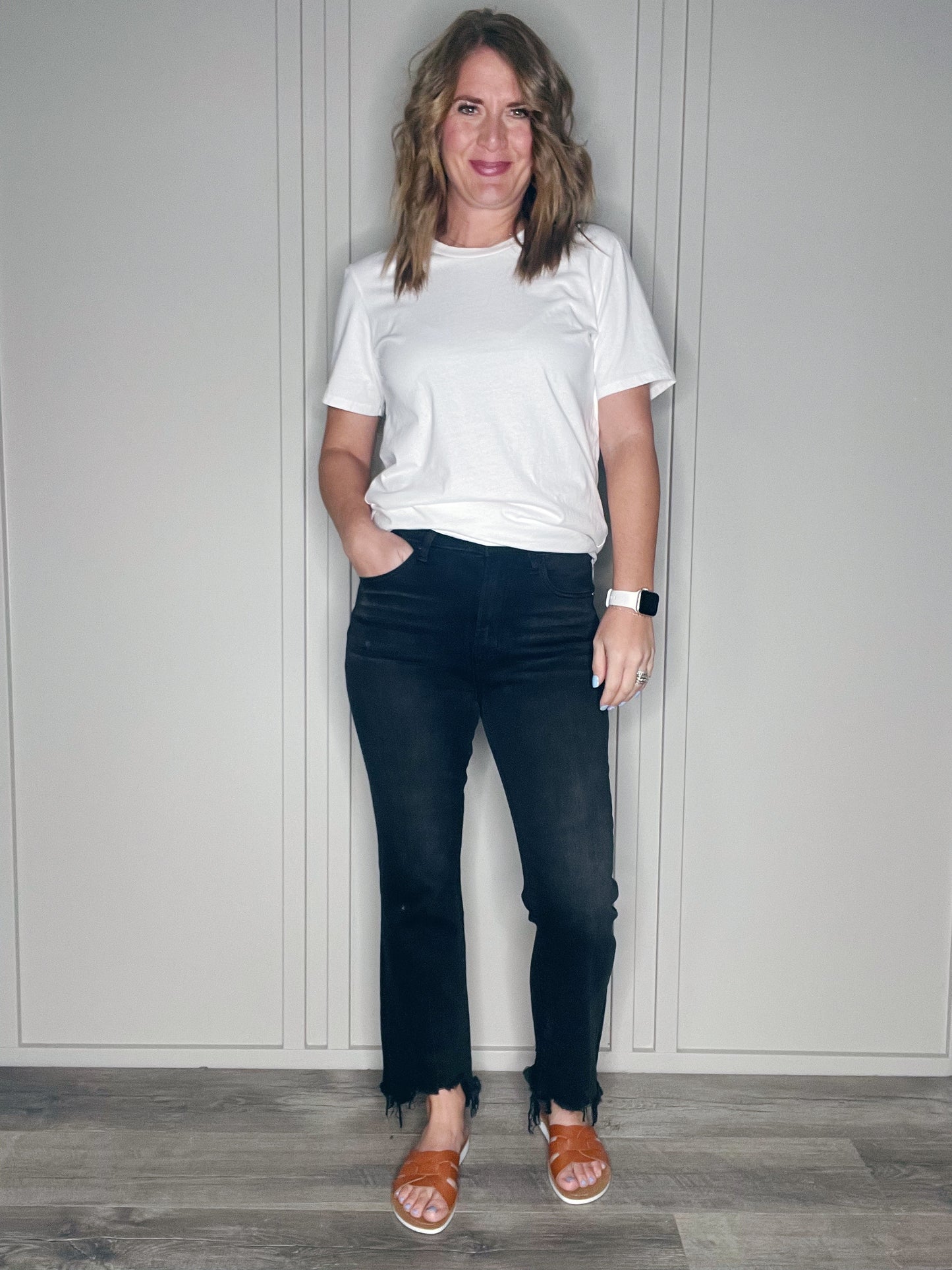 BLACK ROUGH HEM ANKLE JEAN