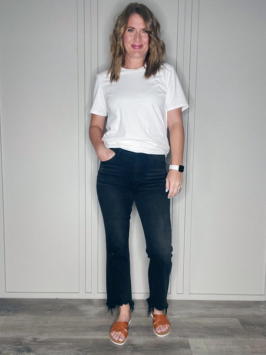BLACK ROUGH HEM ANKLE JEAN