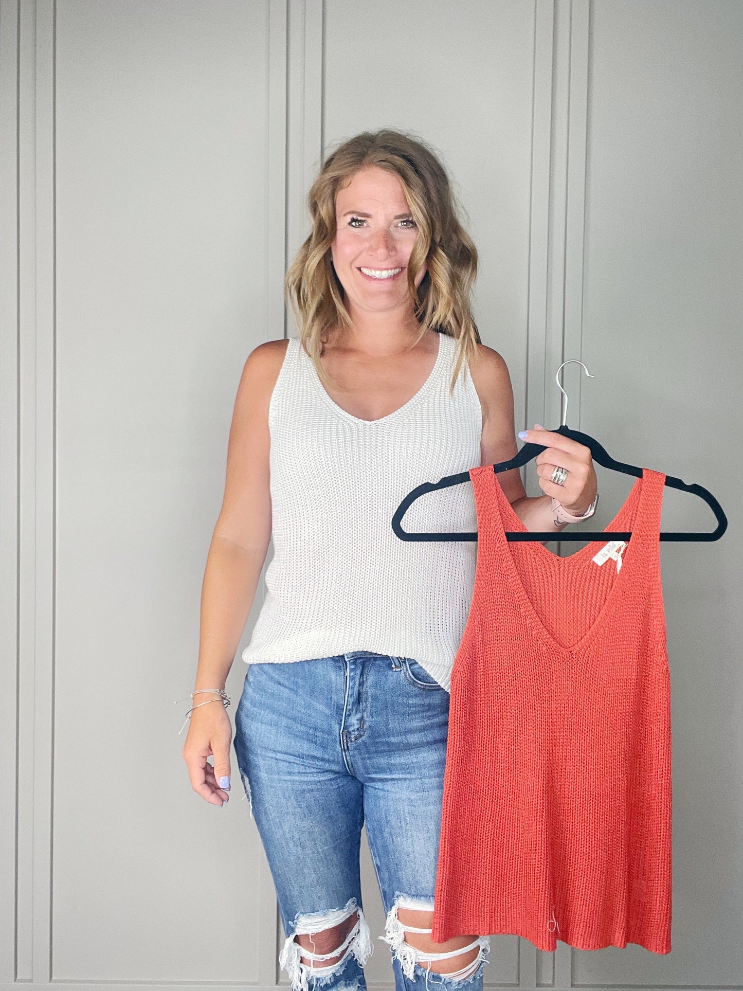 BASIC SLEEVELESS SWEATER