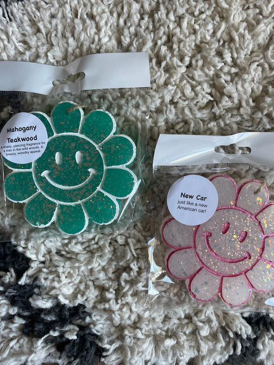SMILEY FLOWER CAR FRESHIE
