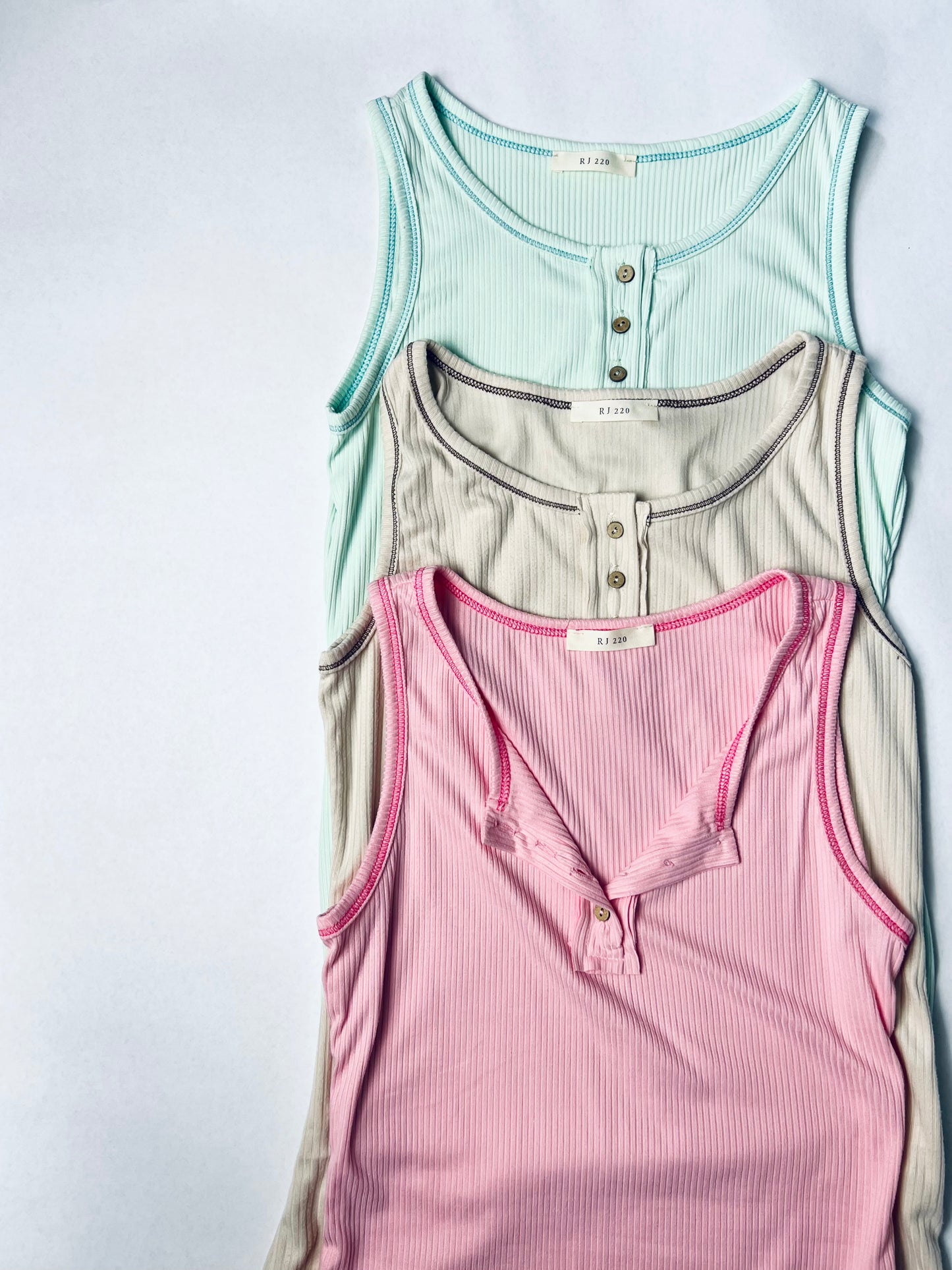 BASIC ROUND NECK SLEEVELESS TANK W/ BUTTONS