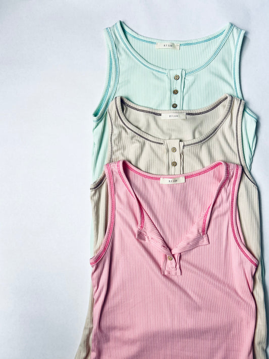 BASIC ROUND NECK SLEEVELESS TANK W/ BUTTONS