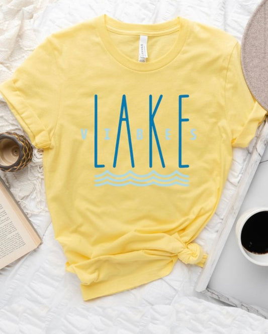 LAKE VIBES SUMMER GRAPHIC TEE