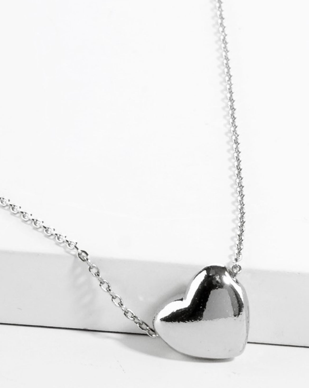 HEART FIGURE NECKLACE