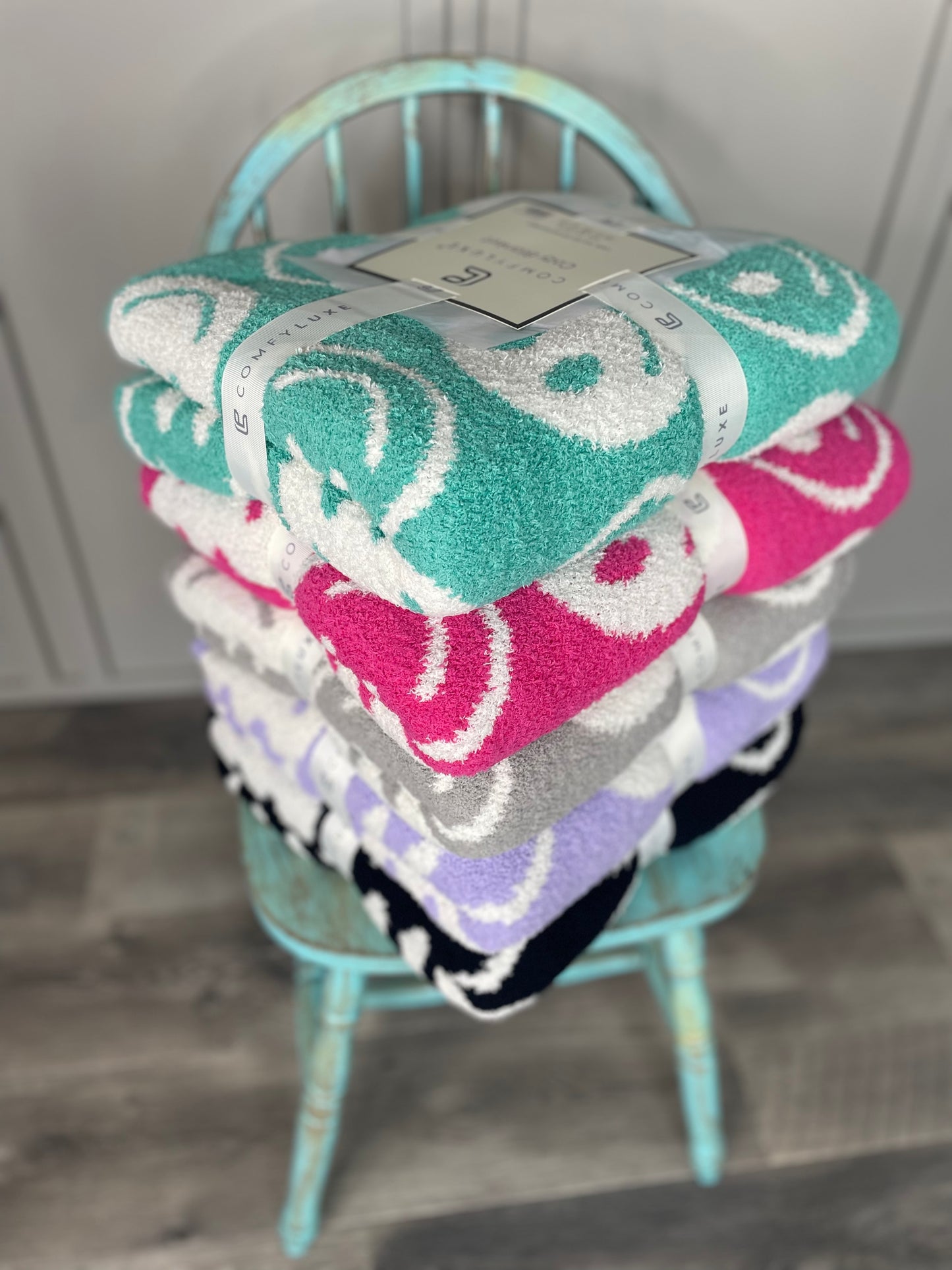 SMILEY FACE PATTERN BLANKET