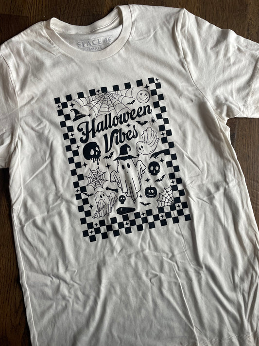 HALLOWEEN VIBES TEE