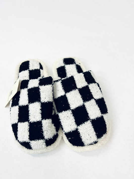 CHECKERBOARD DESIGN SLIPPER