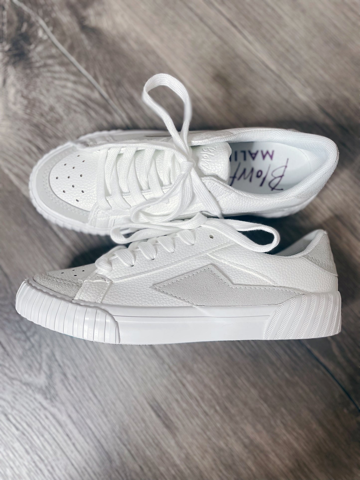 WILLA SNEAKER