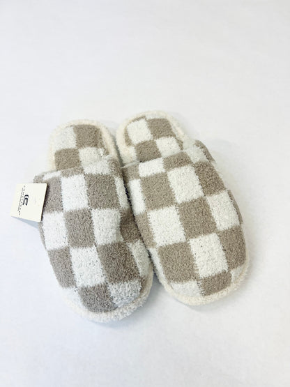 CHECKERBOARD DESIGN SLIPPER