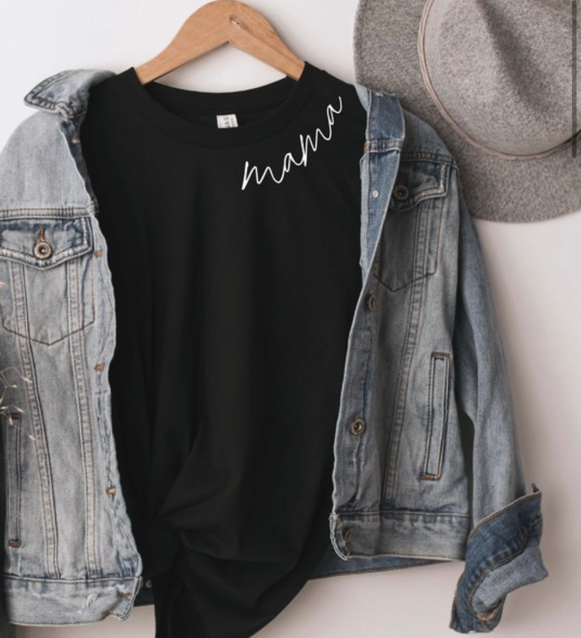 MAMA COLLAR GRAPHIC TEE