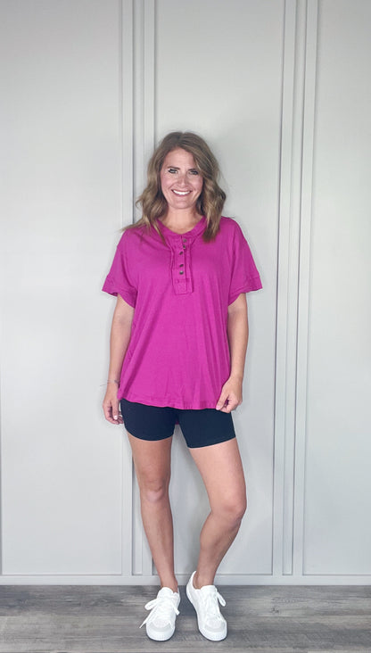 RAW EDGE DETAILED BUTTON CLOSURE TOP