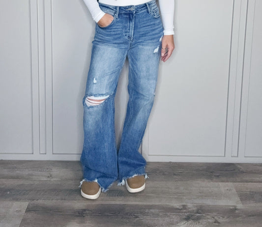 HIGH RISE FRAYED HEM RISEN JEAN