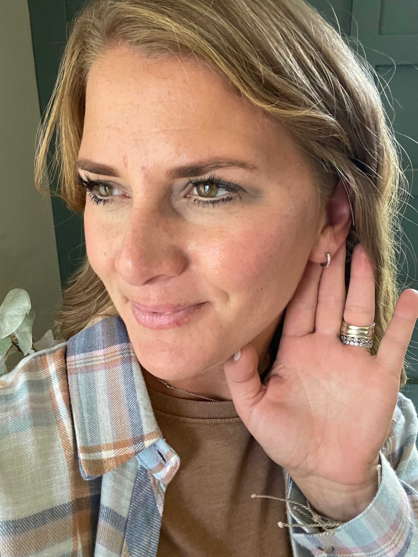HUGGIE EARRING HOOP